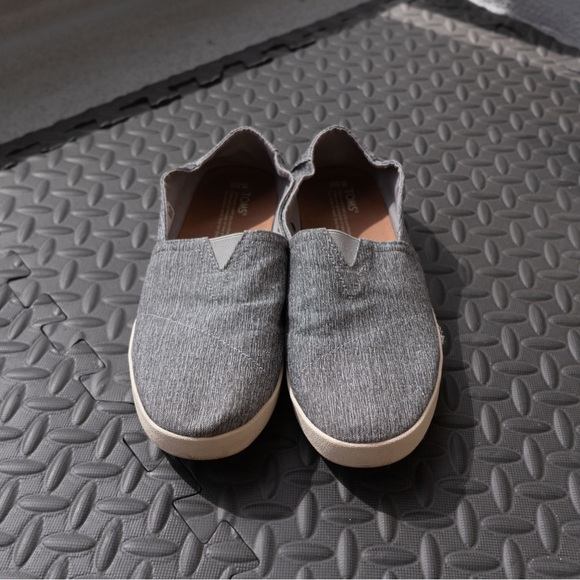 Tom’s | 10.5 - Picture 2 of 2